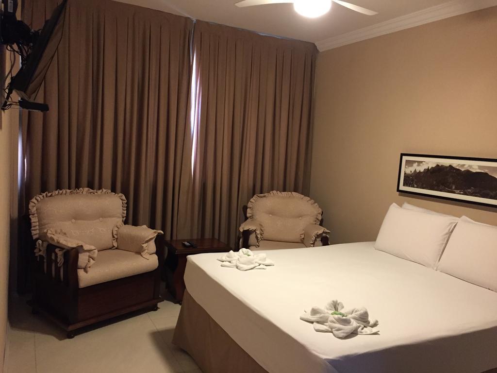 Hotel Santiago Centro เตเรซอโปลิส ภายนอก รูปภาพ